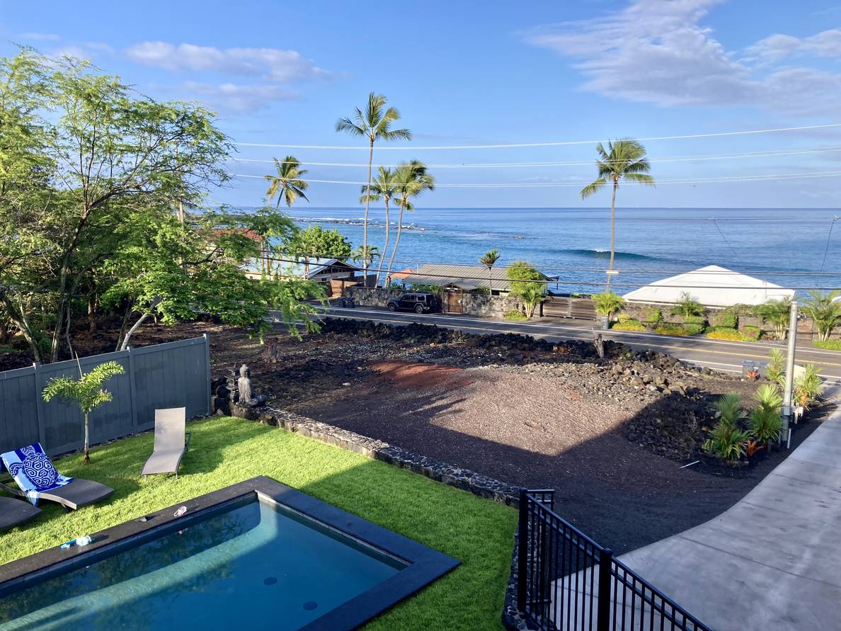 A photo of the ocean from Kailua-Kona