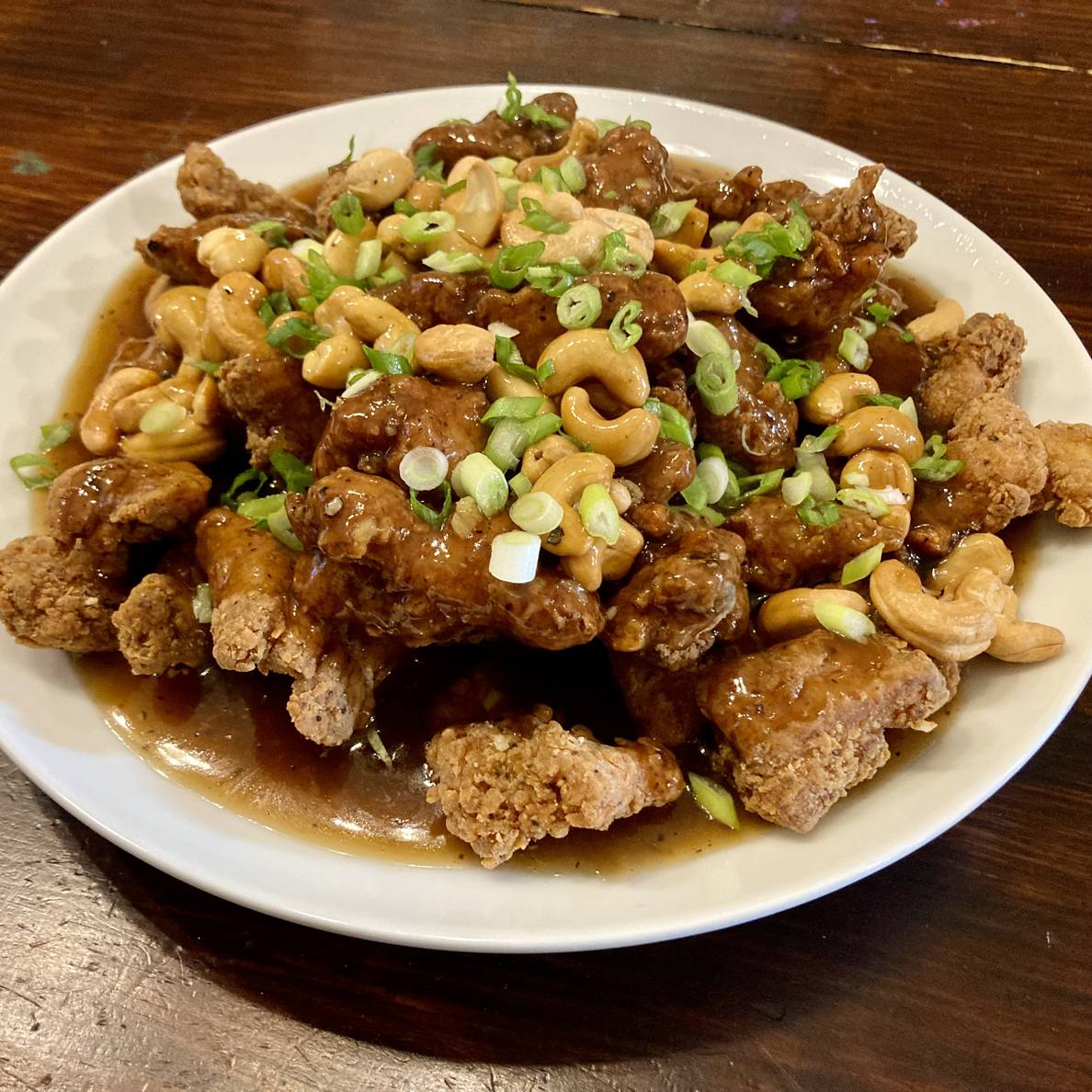A photo of the serving plate of cashew chicken.