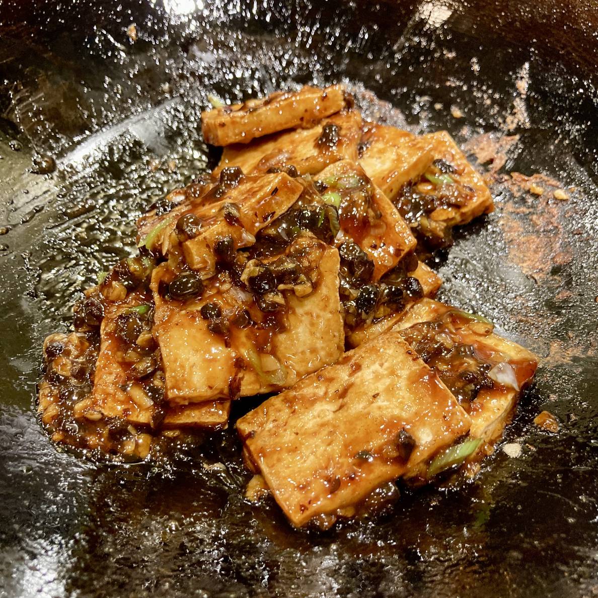 A photo of the finished dish still in the wok.